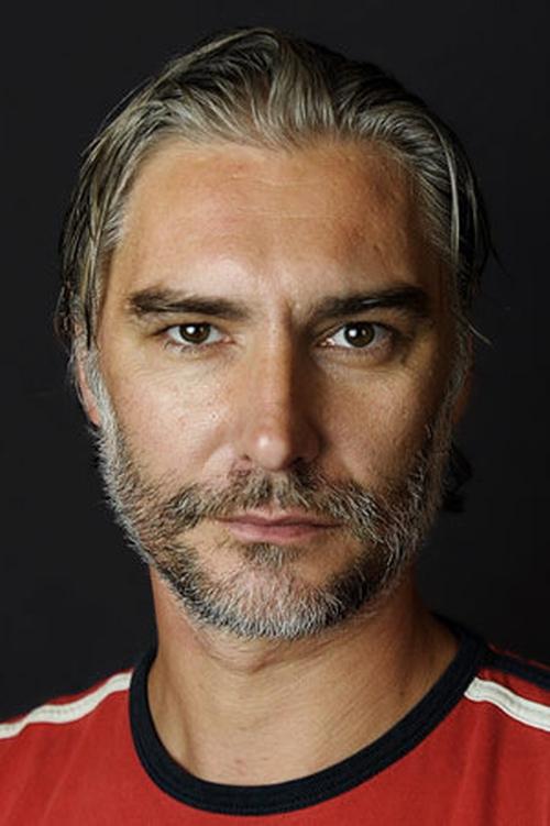 Mariusz Drężek as Julian, kolega "Dzieciaka"