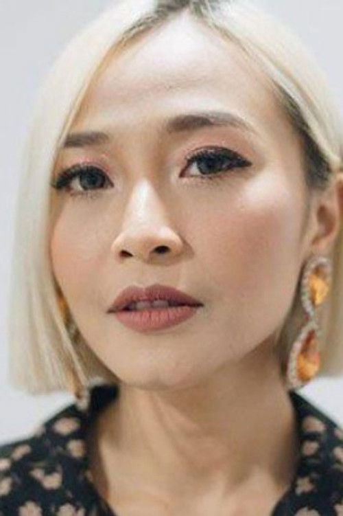 Rini Wulandari as Ika