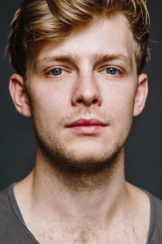 Jason de Ridder as Max