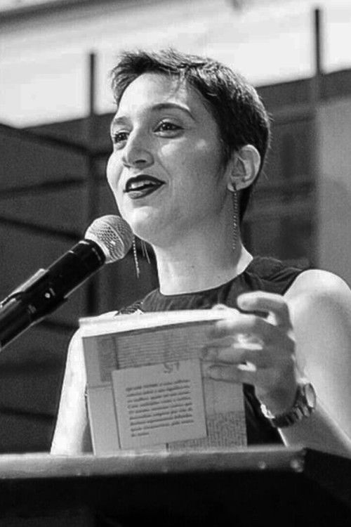 Camile Queiroz as Taciana