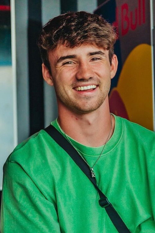 Kobe Peeters as Self - Host