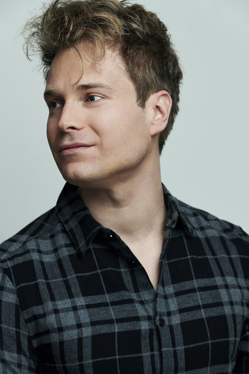 Daniel Mitura as Sangstrom