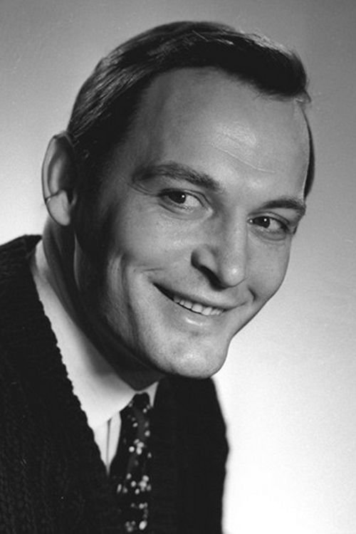 Vasili Lanovoy as Otdykhayushiy na plyazhe