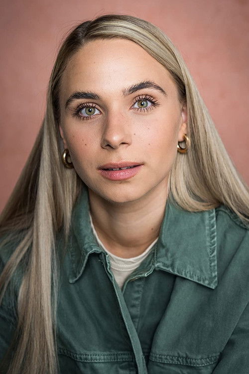 Farrah Cave as Michelle