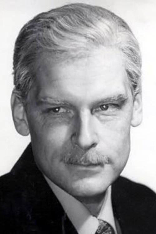 Gennadi Shkuratov as Георгий Максимович