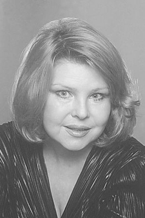 Lyudmila Suvorkina as Nina Chelnokova,solistka