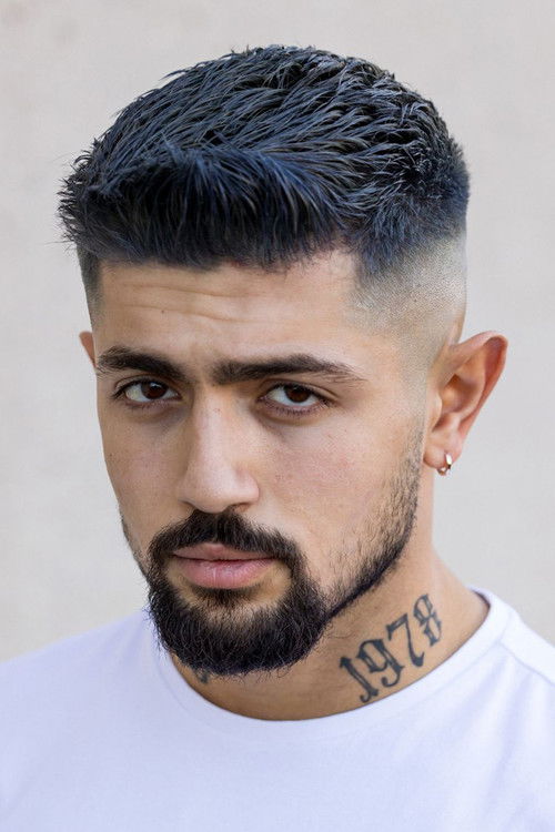 Batuhan Yorulmaz as Erhan