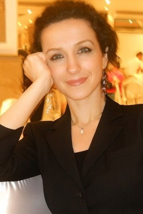 Aslı Cigeroglu as 