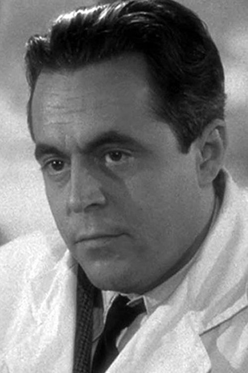 Jacques Hilling as le serveur de l'hôtel