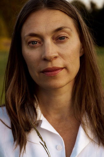 Louise Ryme as Beatrice