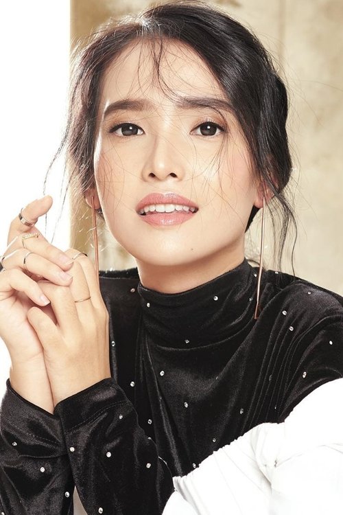 Adila Fitri as Putri