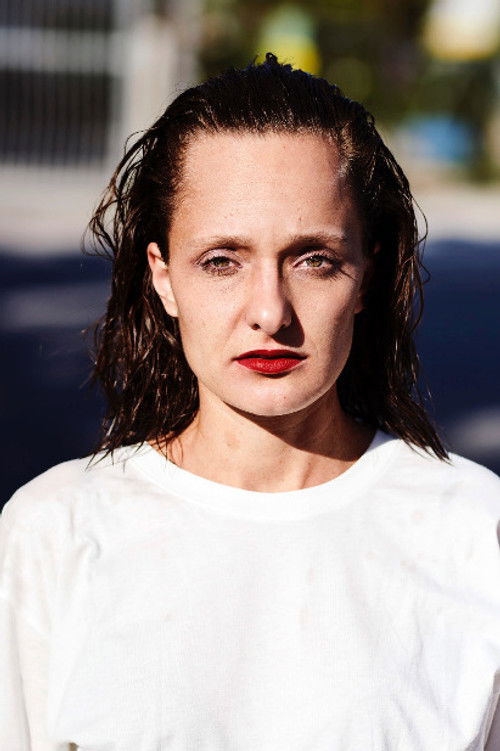 Lorena Steffl as Mutter