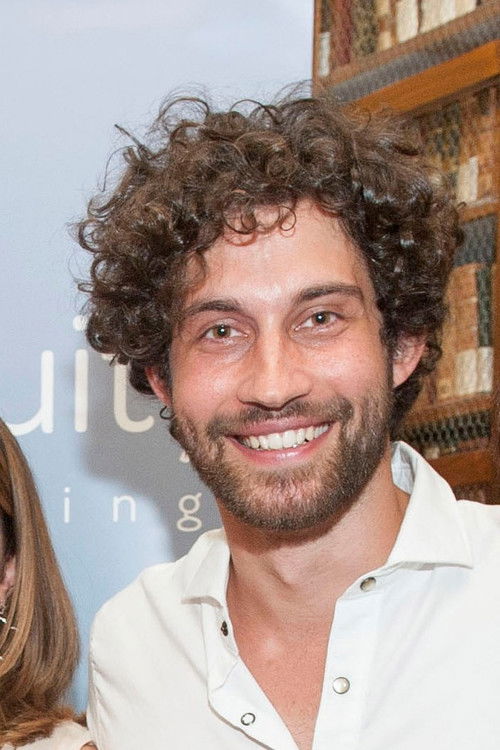 Simone Riccioni as Carlo