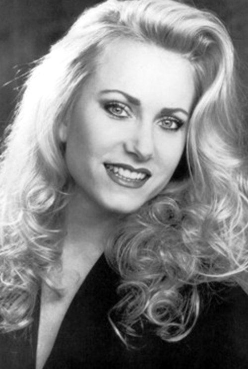 Lisa Hasslehurst as Donna Dornell