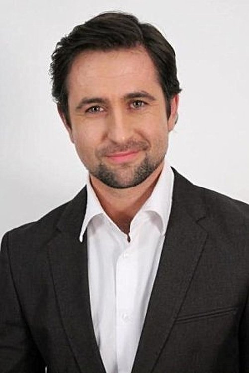 Andrey Korzhenevskiy as Barkeeper Sigi