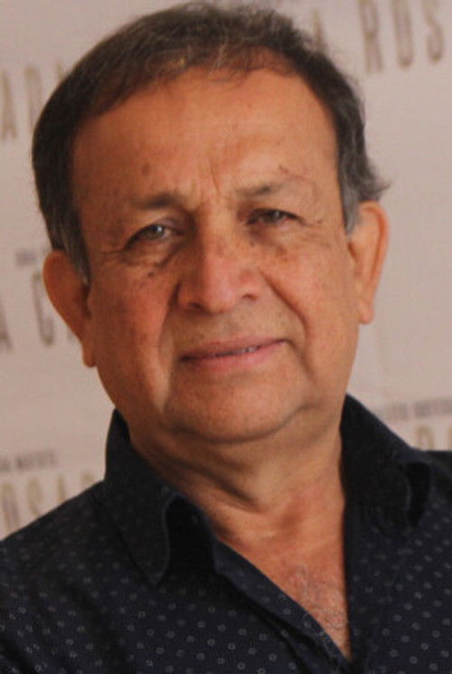 José Luis Adrianzen as Adrián Mendoza Torres