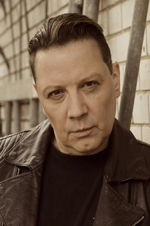 Linus Kraus as Karl (voice)