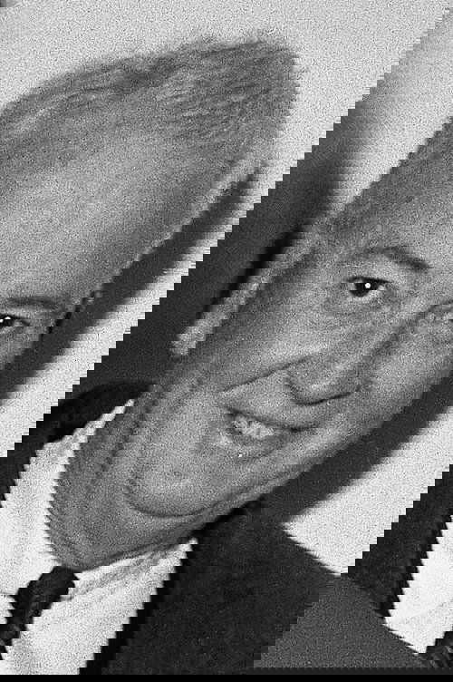 Thomas Carr as Howard Kent