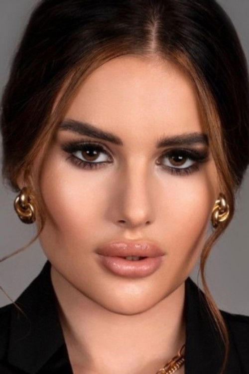 Karina Arakelyan as Chris