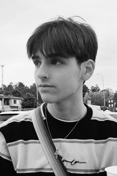 Diego Caro as Óscar