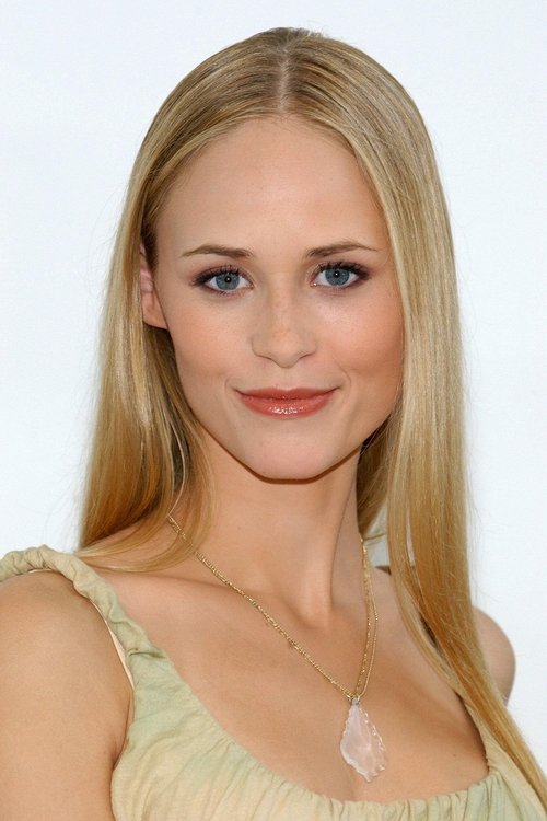 Inez Bjørg David as Laura Blau