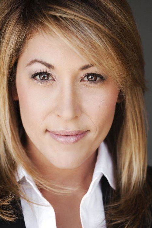 Betheny Zolt as Holly