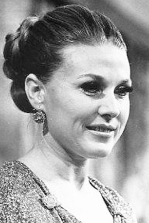 Mariya Pakhomenko as певица