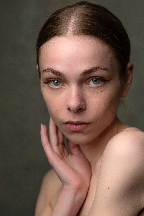 Alexandra Karlsson Tyrefors as Reading Girl