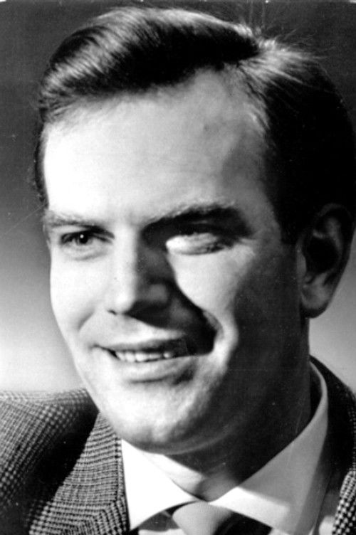 Rudolf Grabow as August Peters