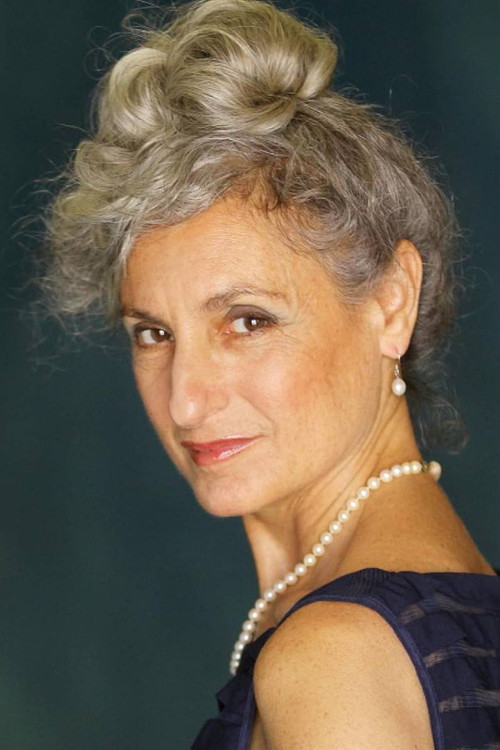 Victoria Goodhart as Maxine