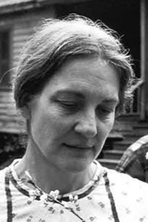 Dana Preu as Mattie Siles