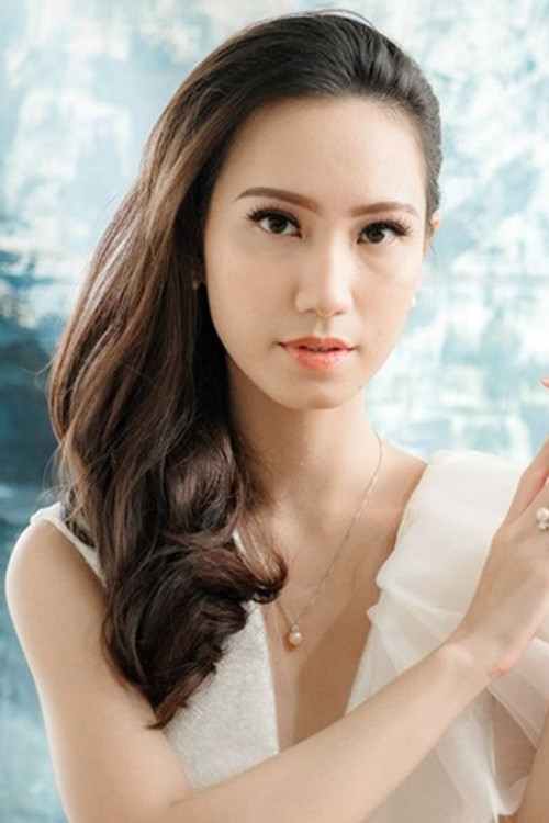 Ineke Valentina as Siska