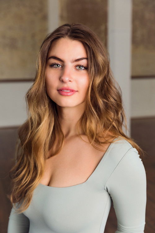 Libby Green as Detective Cross