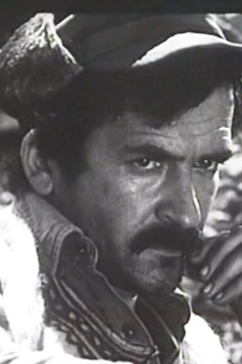 Tonin Ujka as Gjethi i kuq