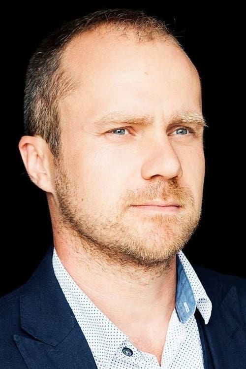 Martin Skorek as L'observateur