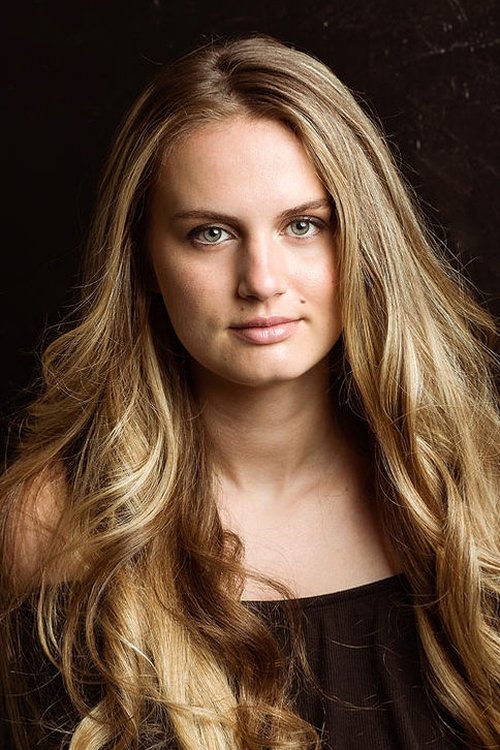 Josephine Valentina Clark as Manon