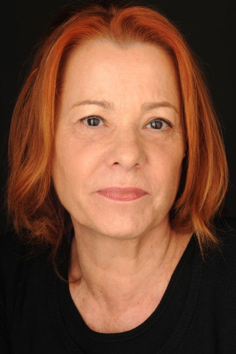 Tina Barbosa as Mãe