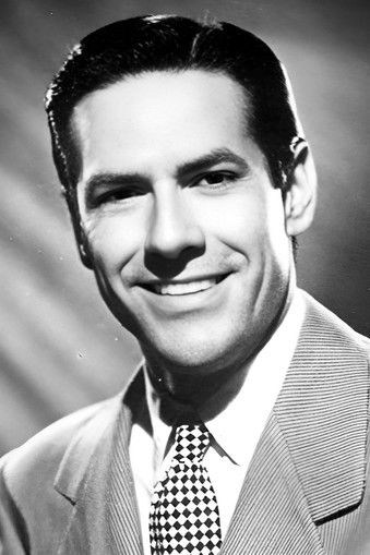 Mario Cabré as Antonio Martín