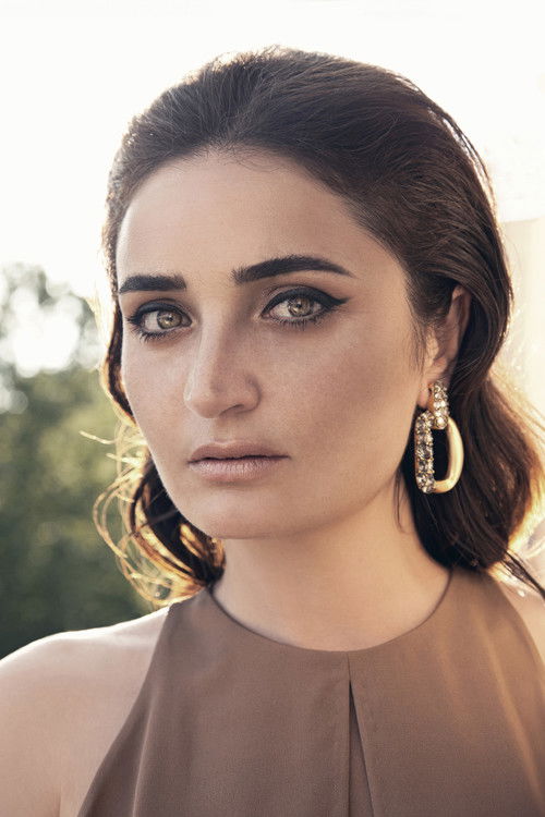 Fadik Sevin Atasoy as Yeter