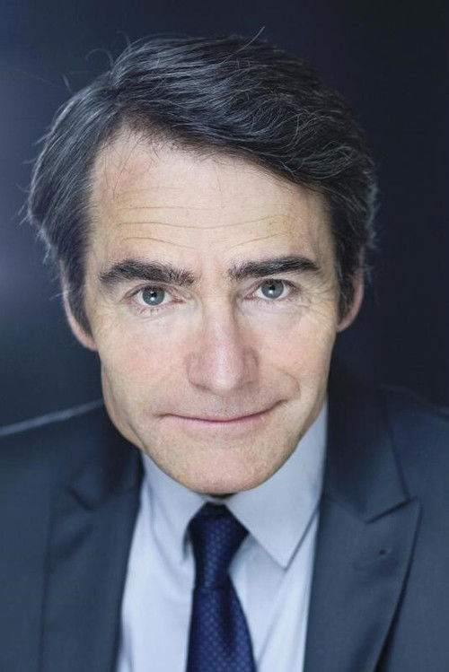 Yves Krähenbühl as Employé Money Converter