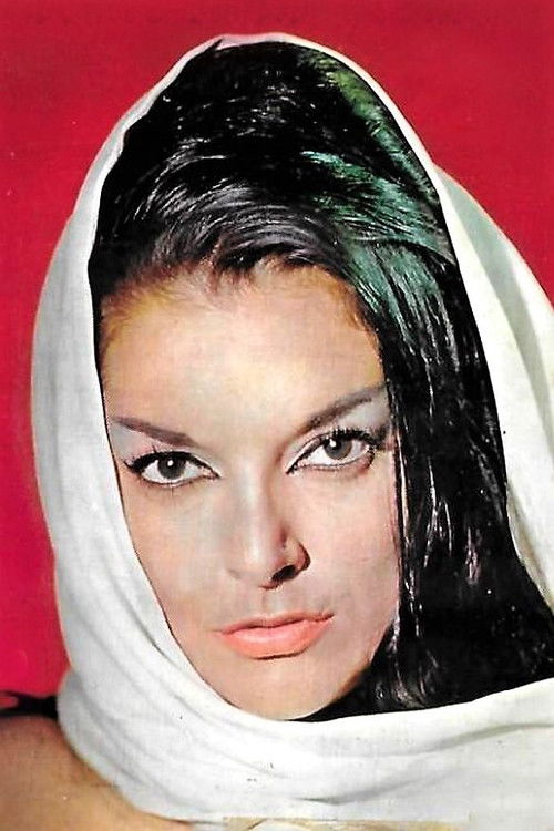 María de los Ángeles Hortelano as Gloria