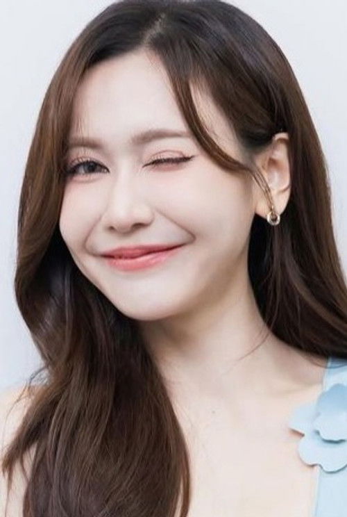 Kanteera Wadcharathadsanakul as Herself