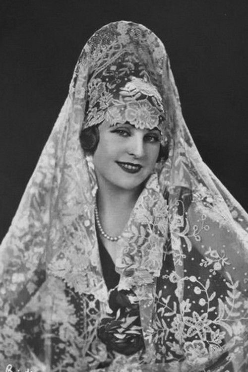 Olga Belajeff as Eva-Maimune-Eine Bojarin