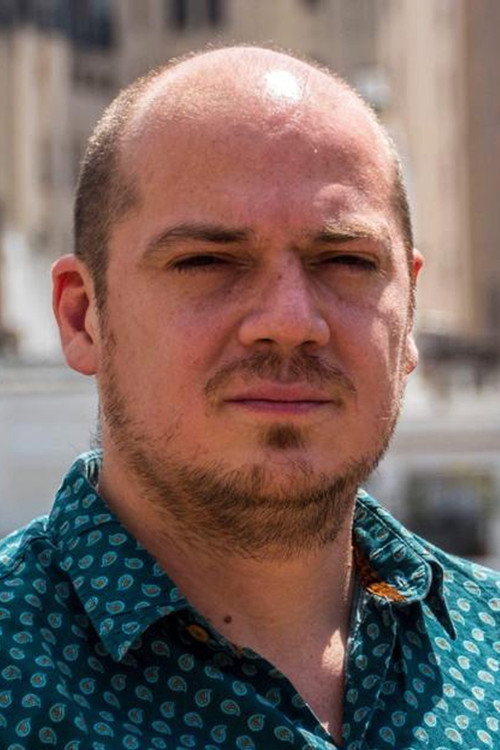 Mariano Sayavedra as Julio Orsori