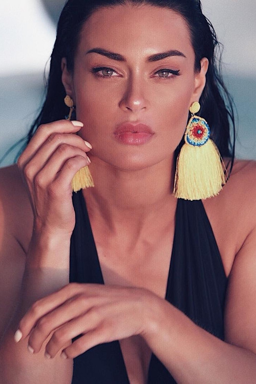 Diana Monteiro as Isabel Amaro