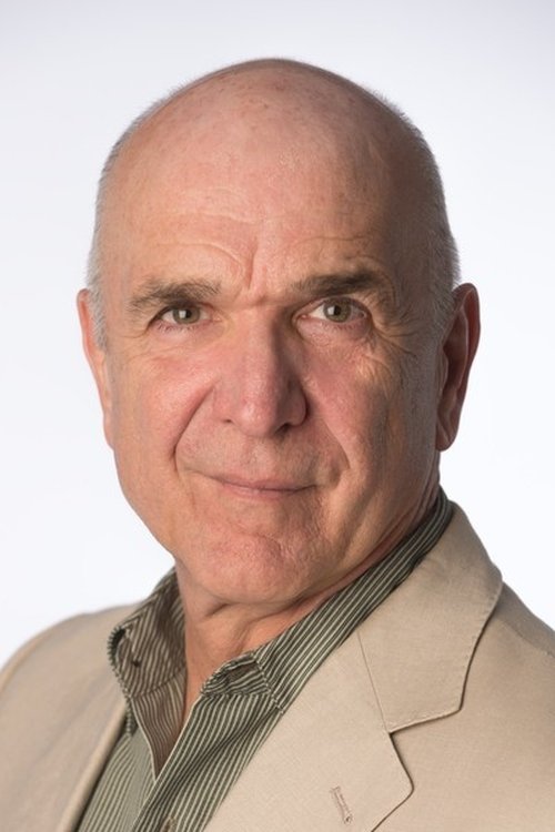 Domenico Fiore as Policeman 2