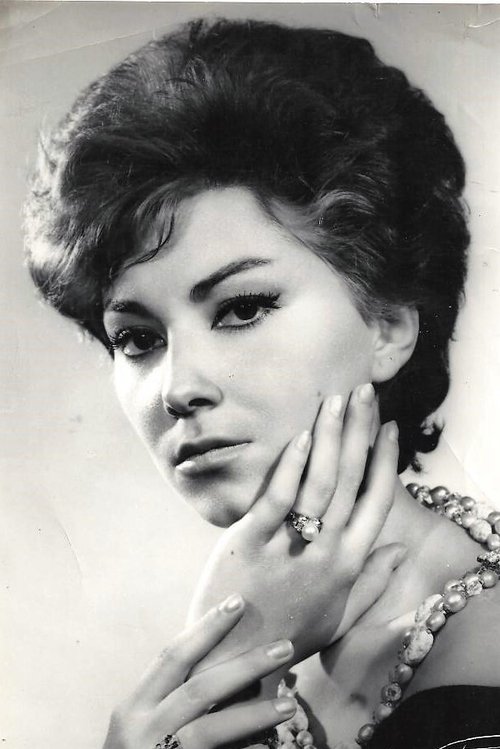 Vicky Lagos as Adela