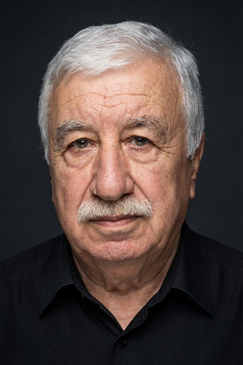 Ahmet Gülhan as Macit