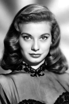 Peggy Dow as Carrie Turner