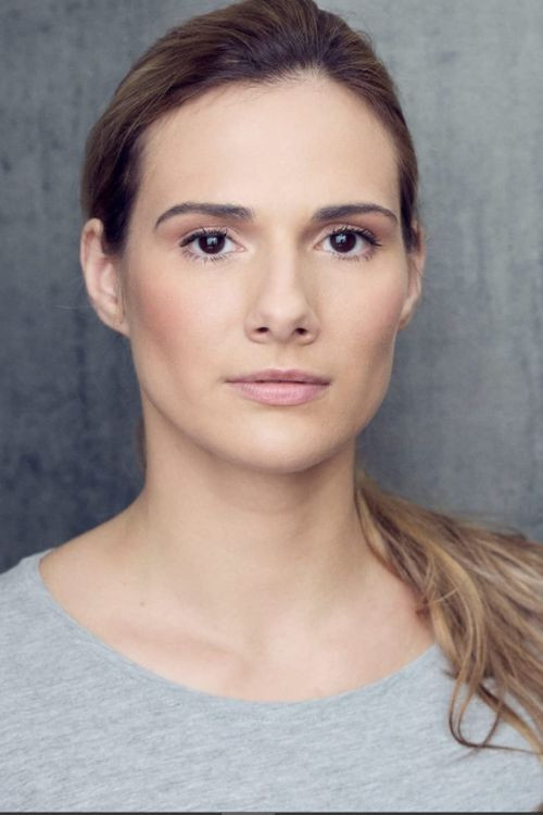 Bernadett Ostorházi as Mara